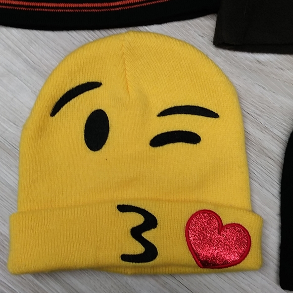 7 caps - Picture 2 of 9